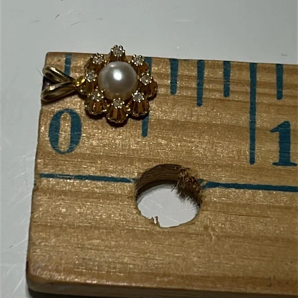 14k, cultured pearl and single cut diamond pendant .08 carat total weight .8 g